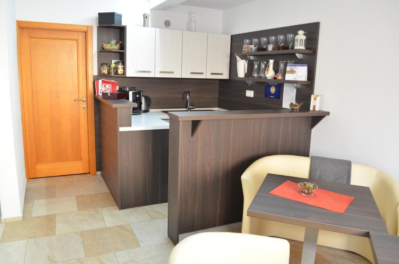 Apartmany Pod Namestim เตลช์ ภายนอก รูปภาพ